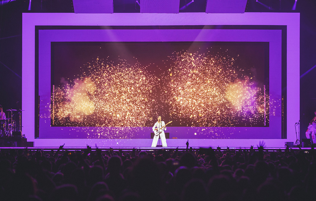 Halsey playing guitar on stage