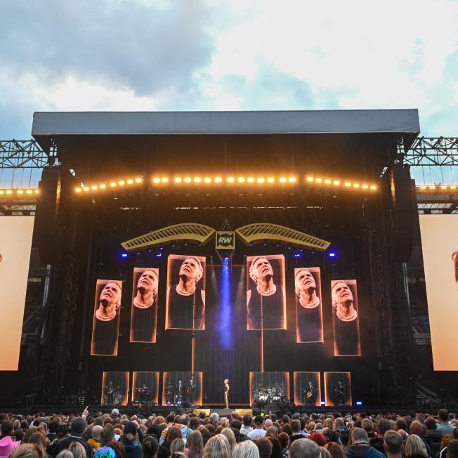 Robbie Williams Disguise Concert